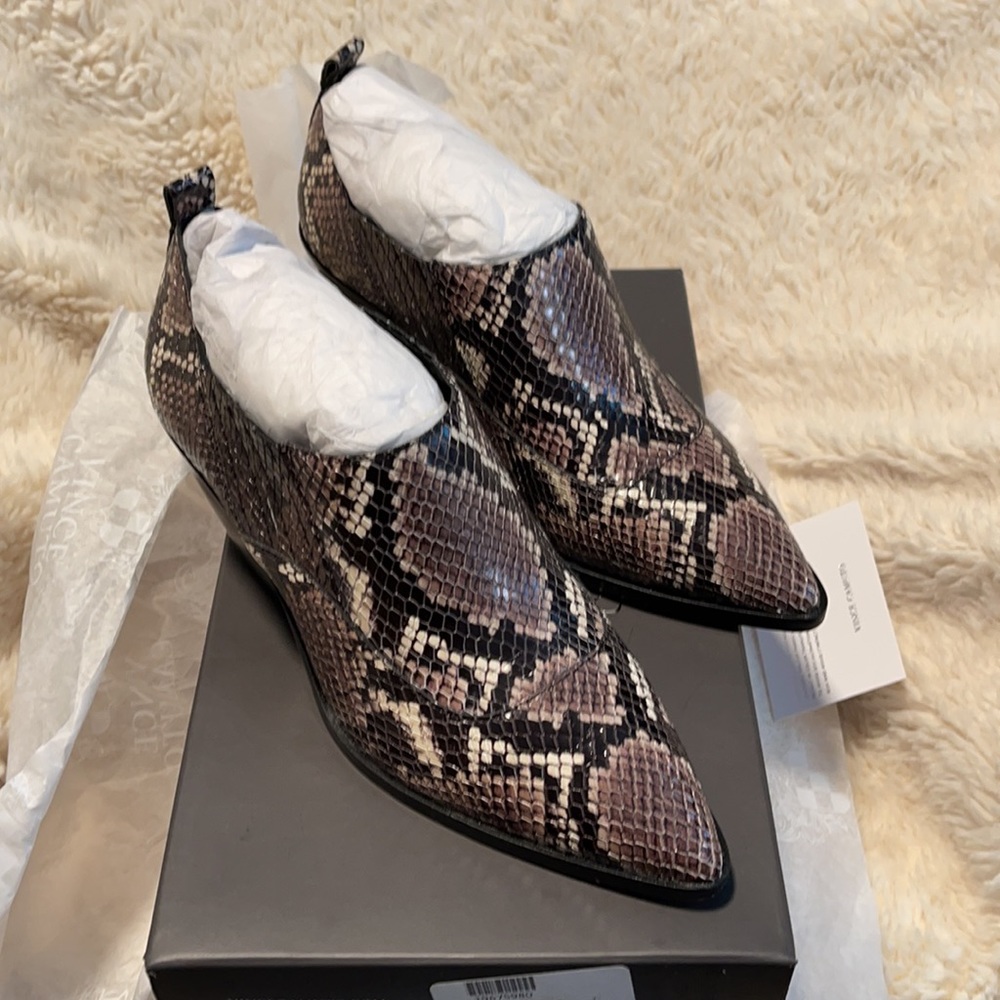 Vince Camuto Jetera Leather Bootie - Taupe/Black